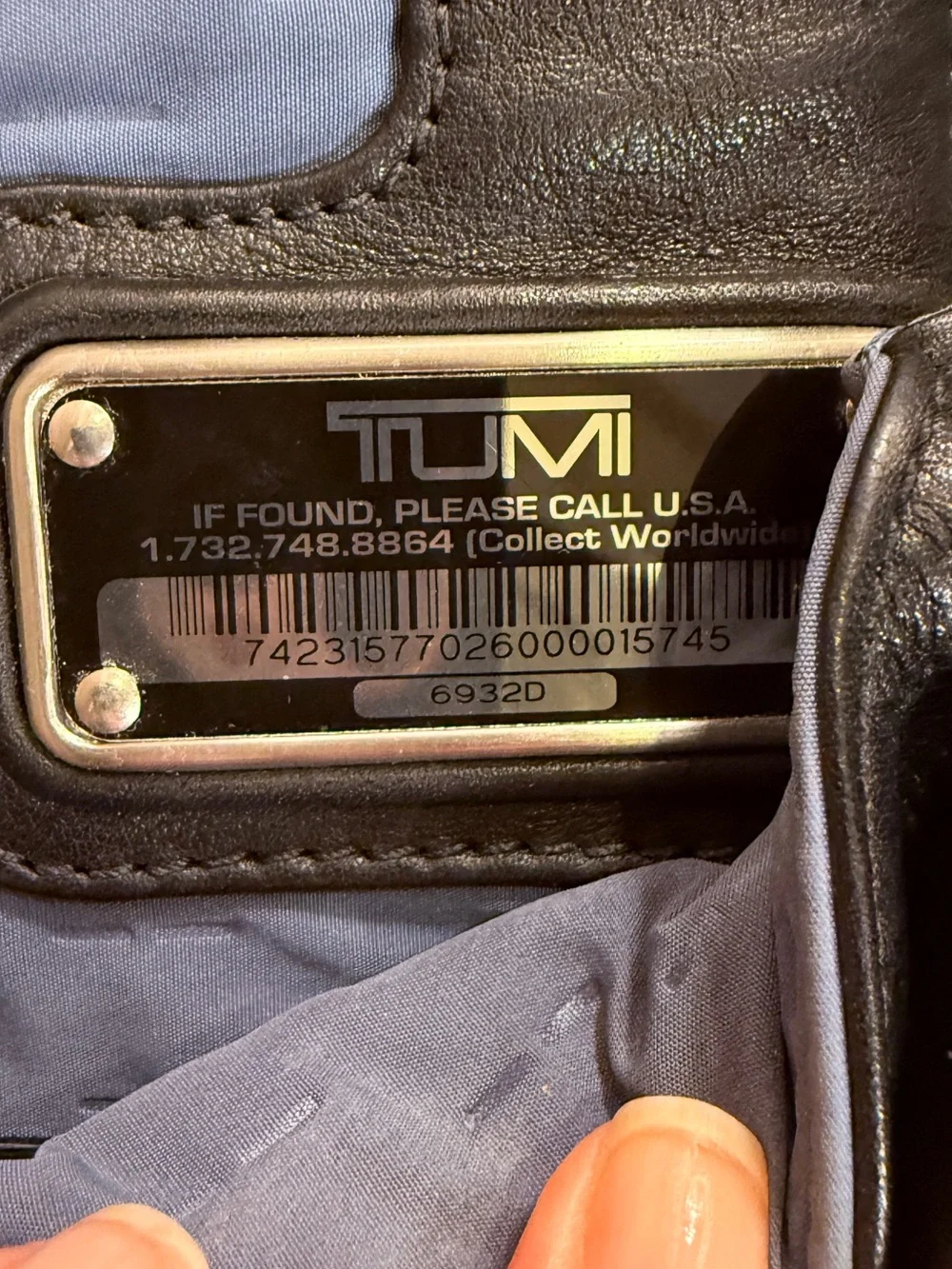Tumi Minimalist Durable Black Leather Messenger Crossbody Travel Commuter Bag